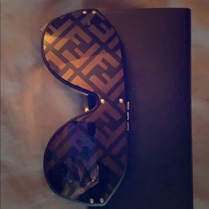 Fendi Logo sunglasses